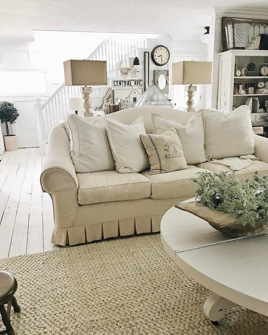 Диван в стиле фармхаус