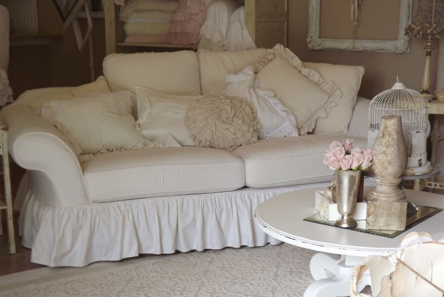 Диван шебби Ultra Coral