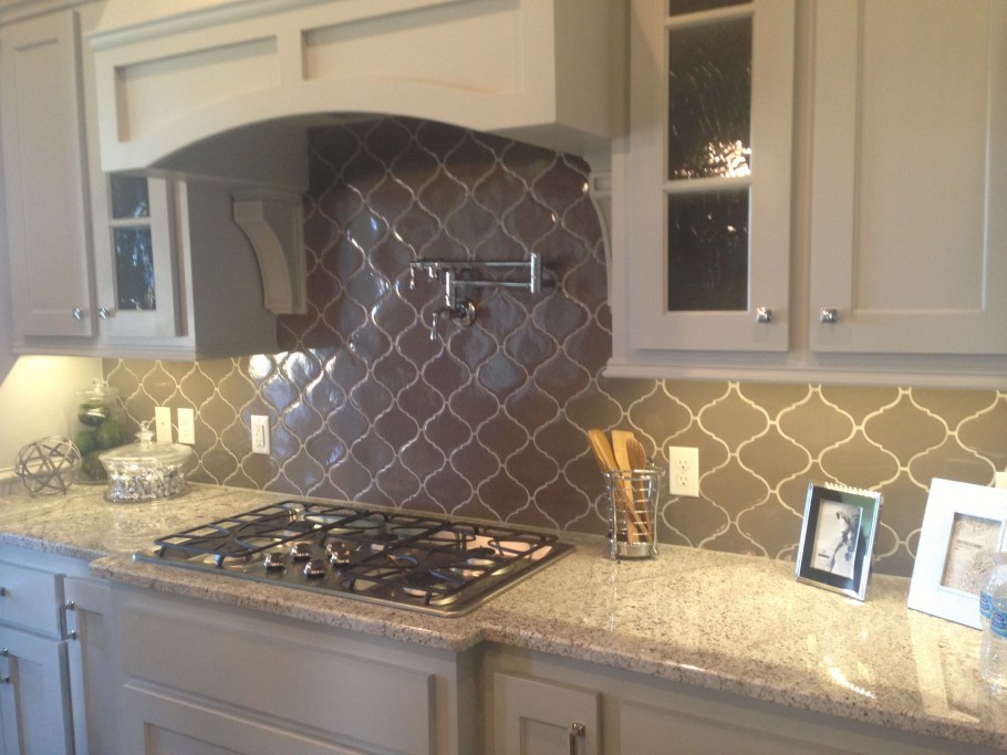 Плитка на фартук для классической кухни