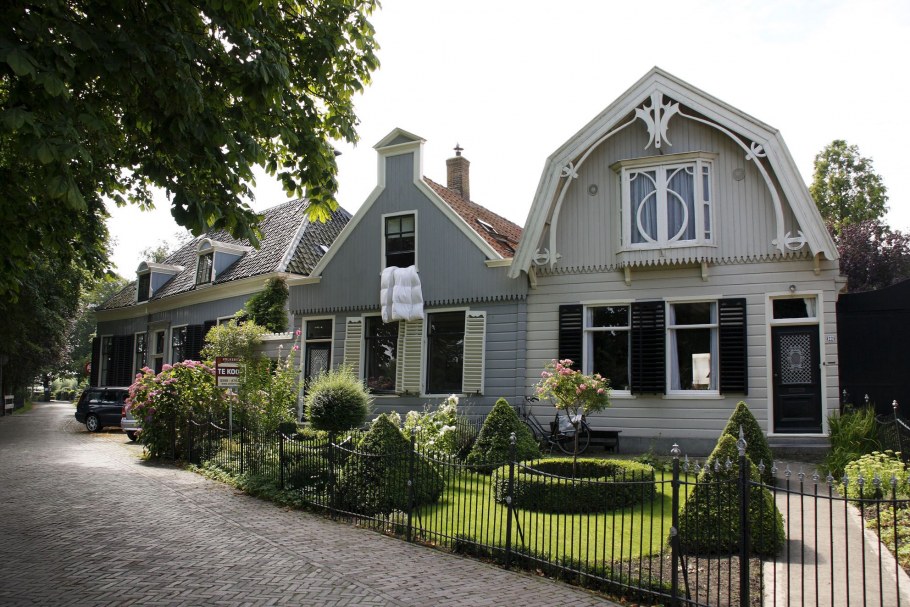 Деревня Брук-ин-Ватерланд