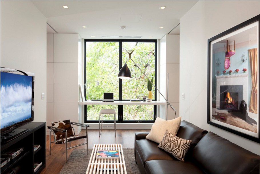 Зона у окна в гостиной