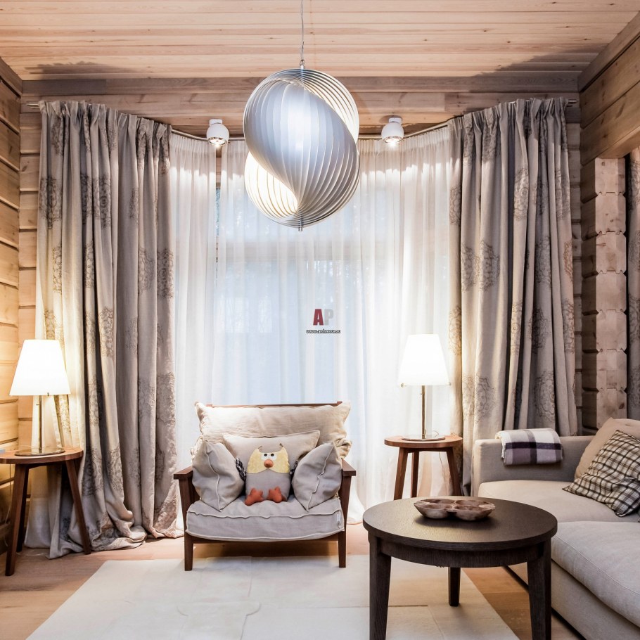 Шторы в интерьере деревянного дома