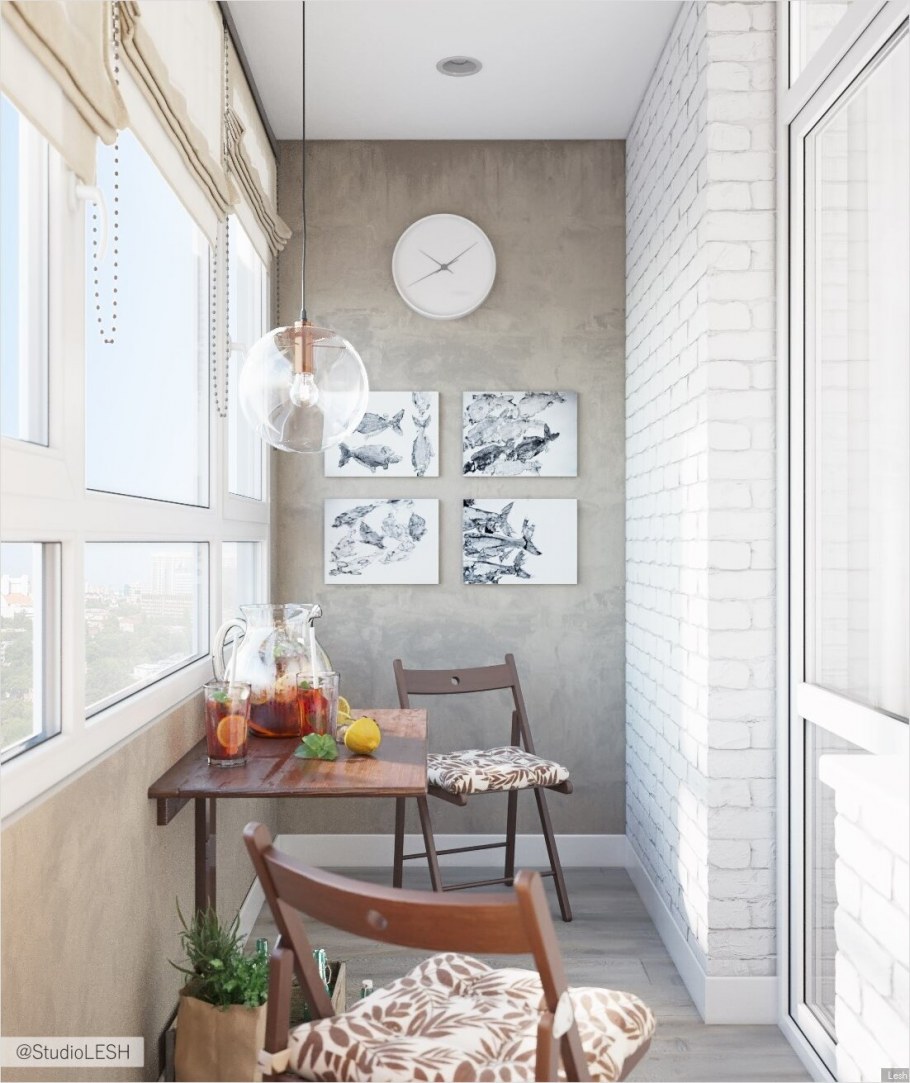 Светло серый балкон