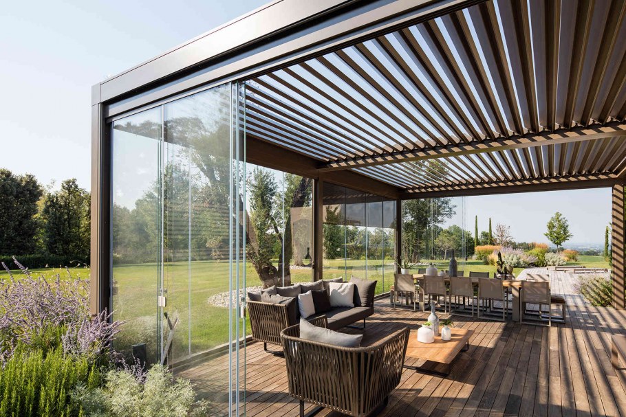 Дом с большой террасой