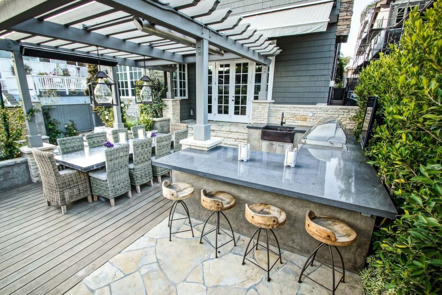 Патио с перголой