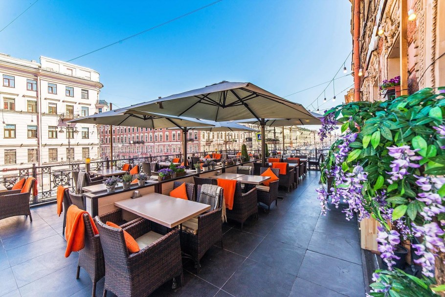 Терраса под крышей