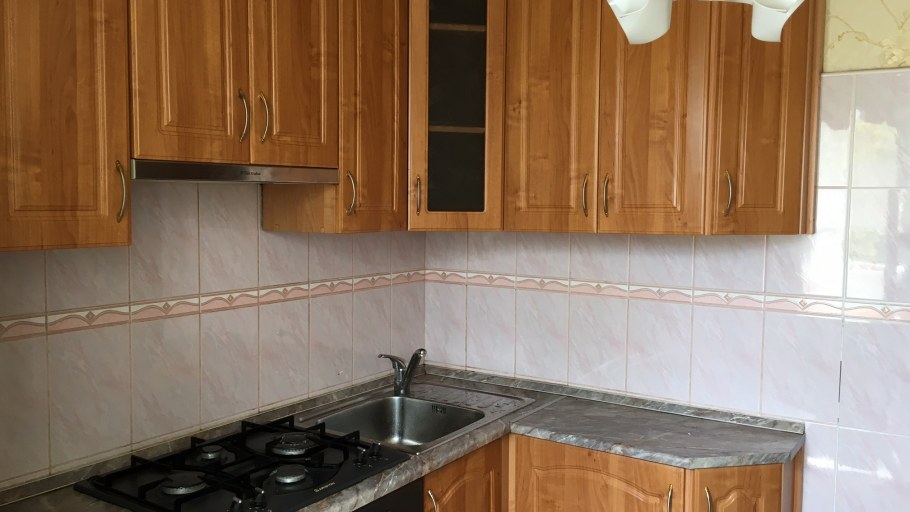 Стык плинтуса и шкафа