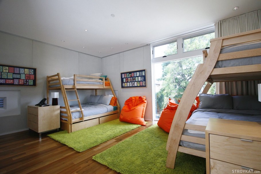 Комната с двухъярусной кроватью для взрослых