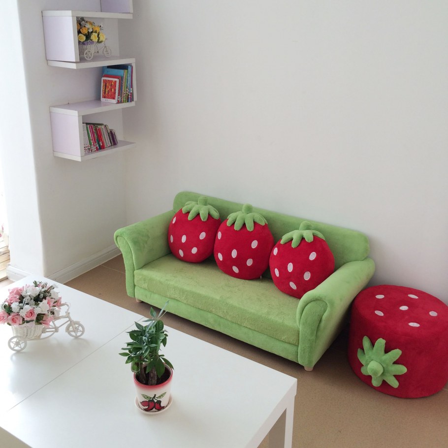 Яркие подушки в интерьере