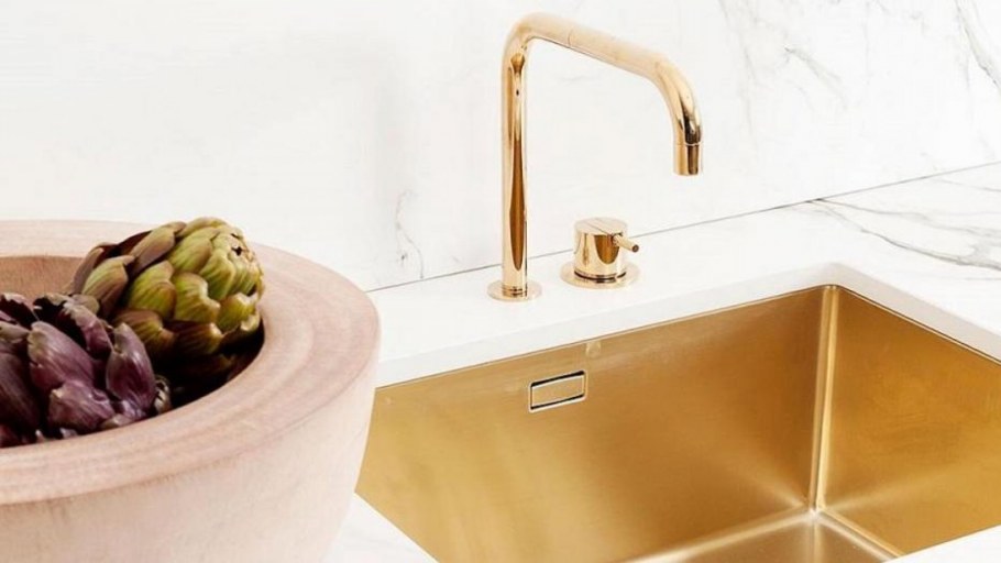 Золотистая мойка для кухни