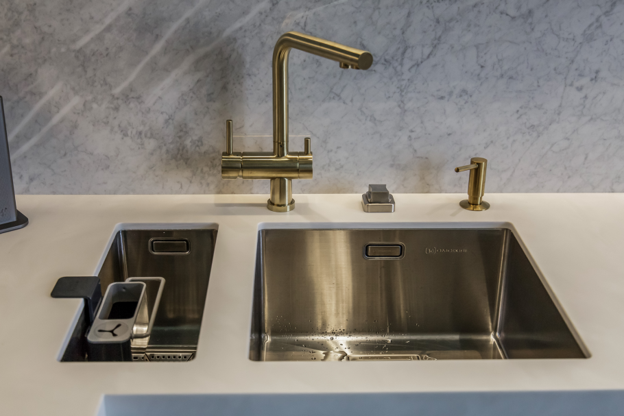 4994178 Смеситель Omoikiri Nagano-PVD-G