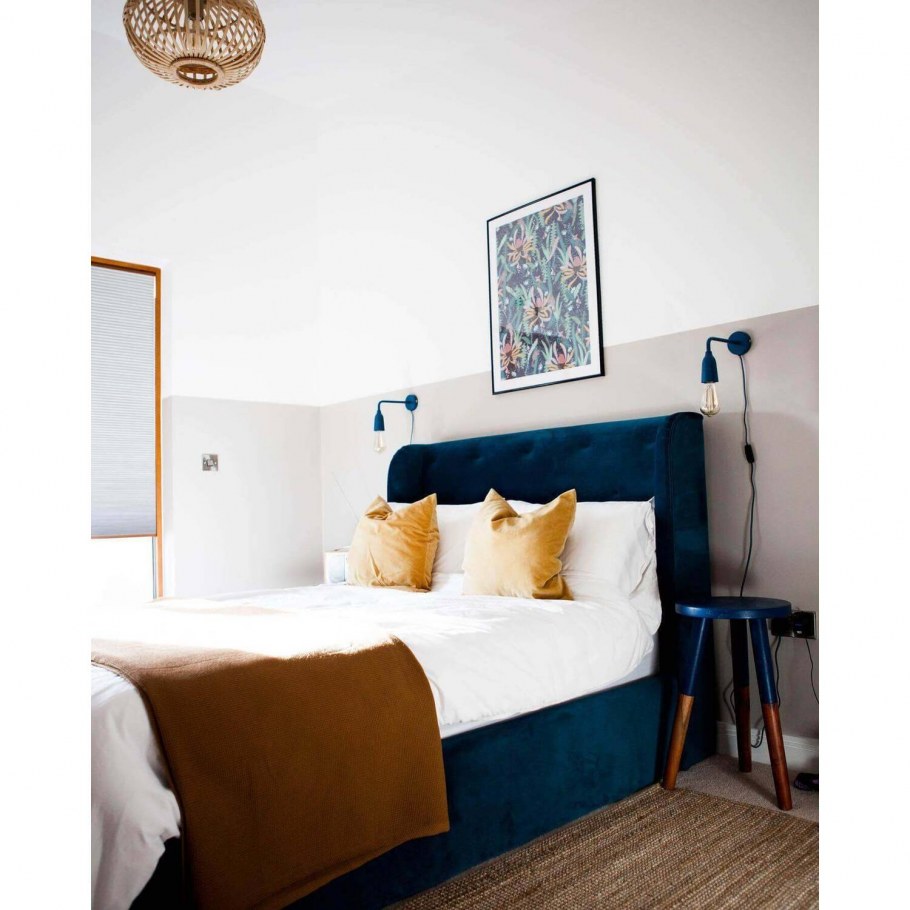 Серо голубая кровать