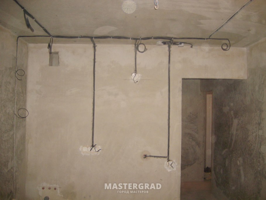 Точечное освещение в гостиной с натяжными потолками