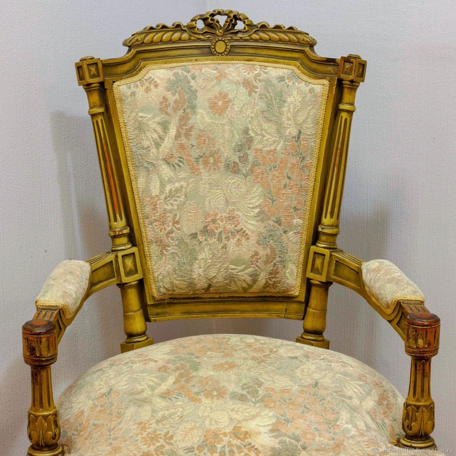 Антиквариатные кресла