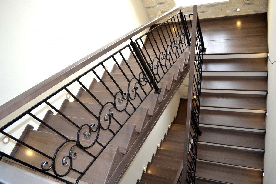 Ступени косоур из профильной трубы 40 40