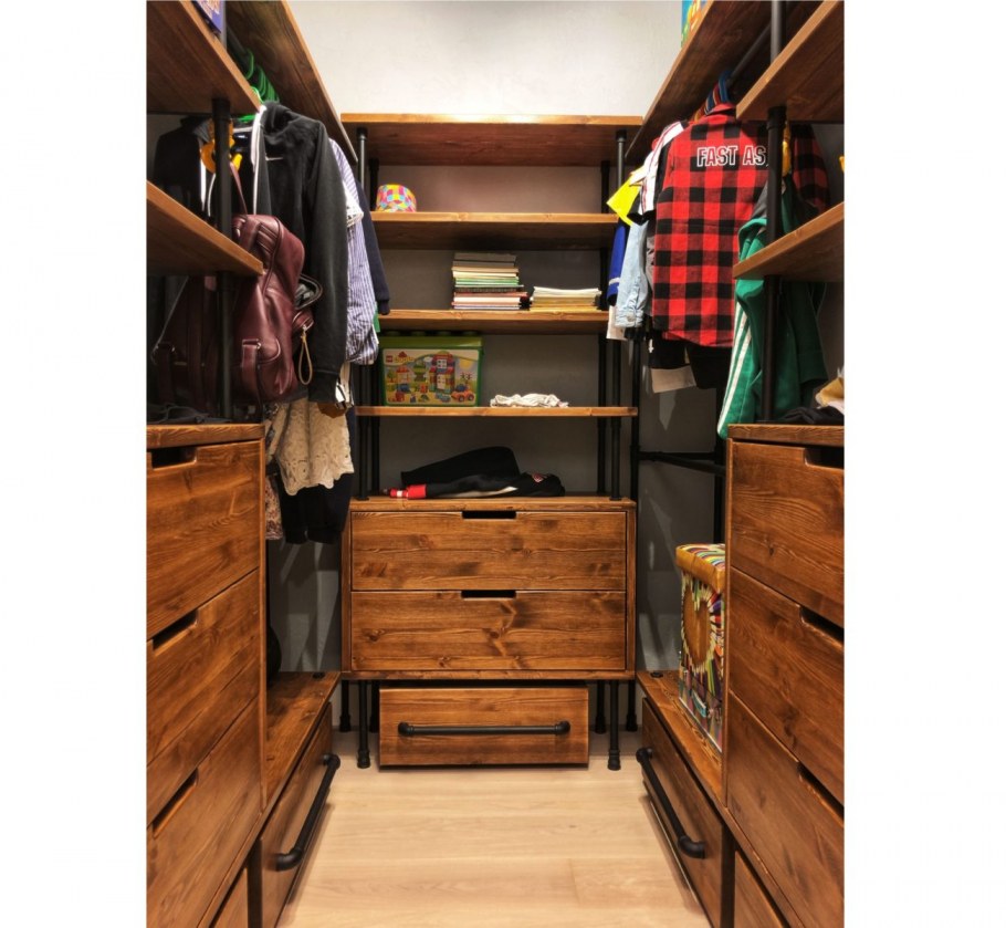 Гардеробные в стиле лофт