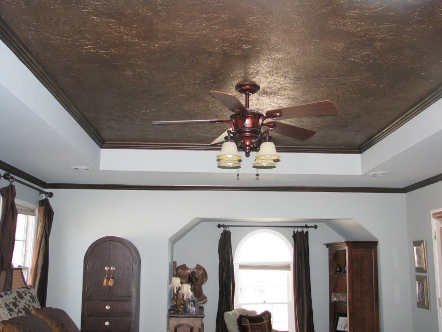 Отделка неровного потолка