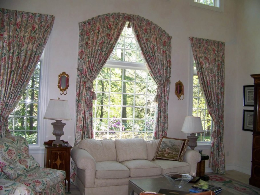 Окно со шторами Прованс