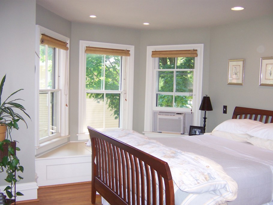 Маленькие окна в доме