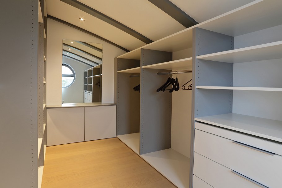 Гардеробная на мансарде