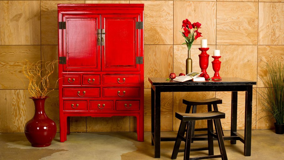 Красный шкаф