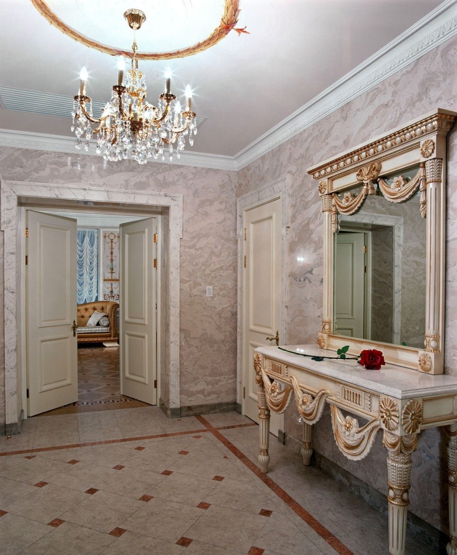 Жидкая штукатурка в интерьере классика