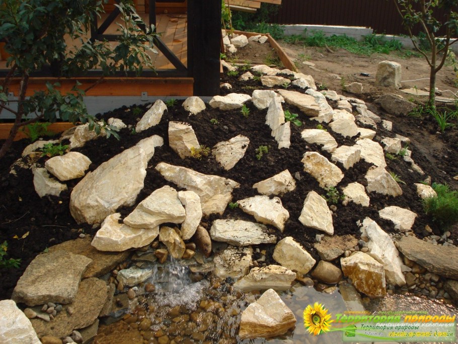 Альпийская горка из бутового камня