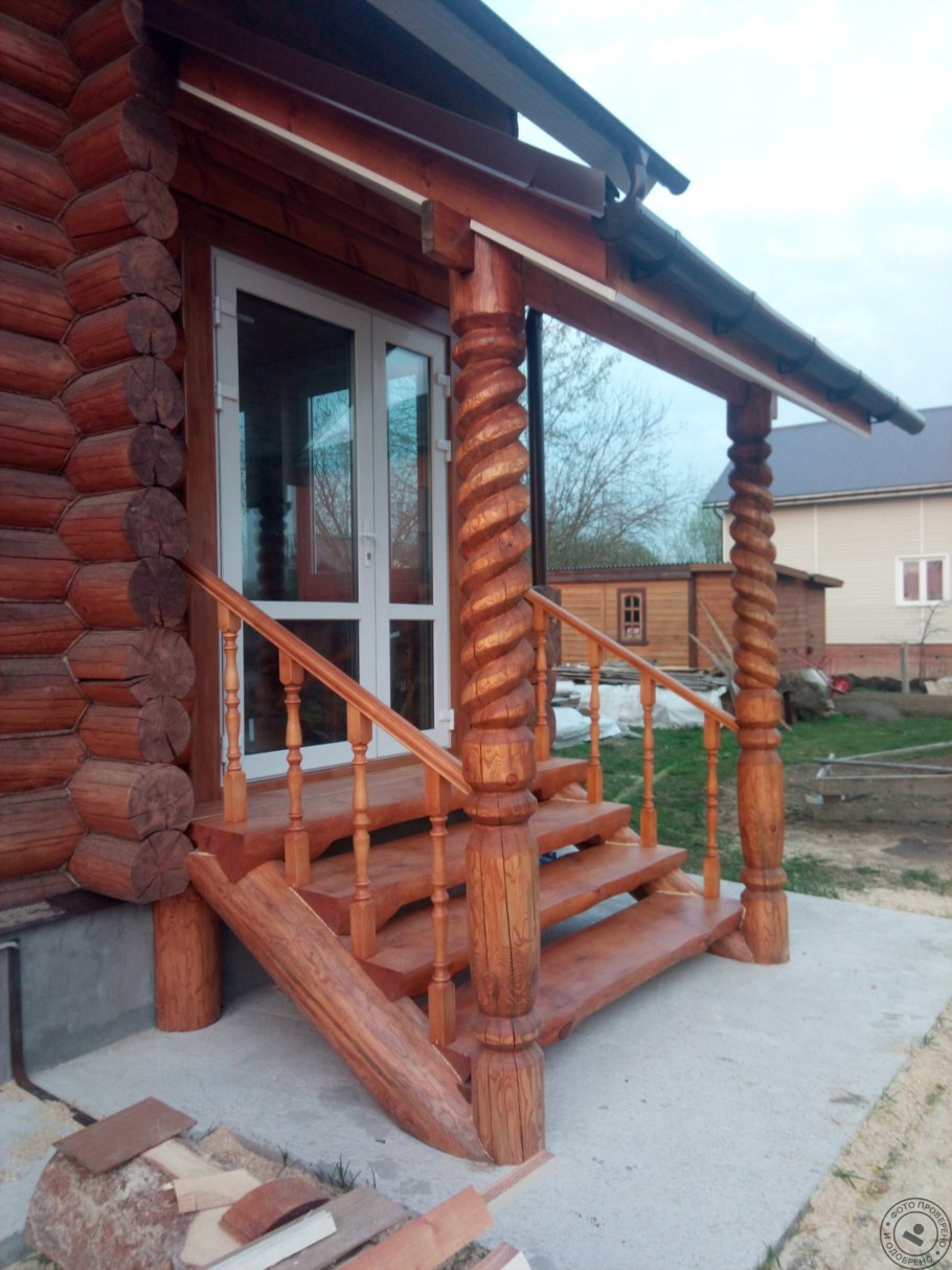 Бревенчатое крыльцо