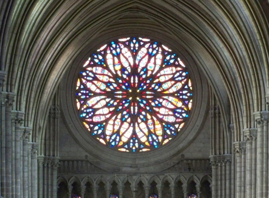 Окно-роза Амьенского собора