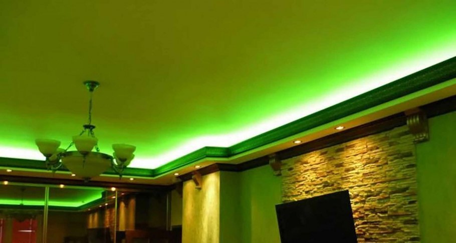 Разноцветная подсветка потолка