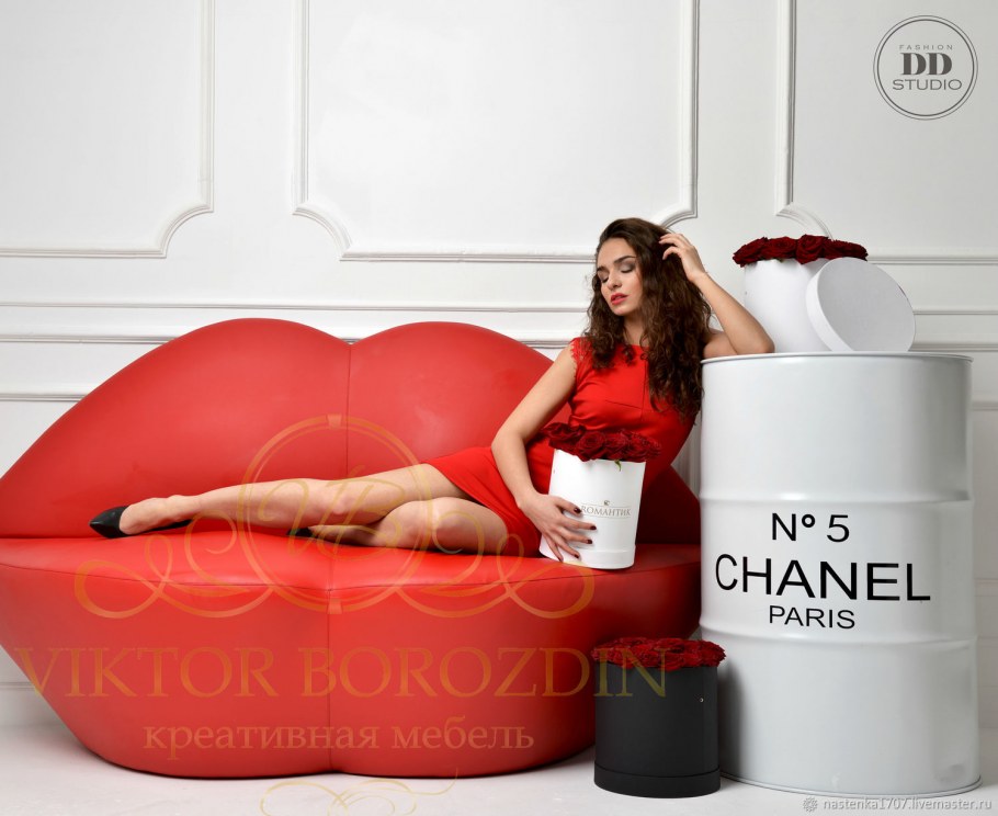 Девушка в Красном