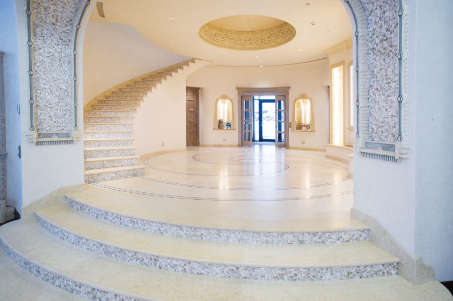 Дом из мрамора