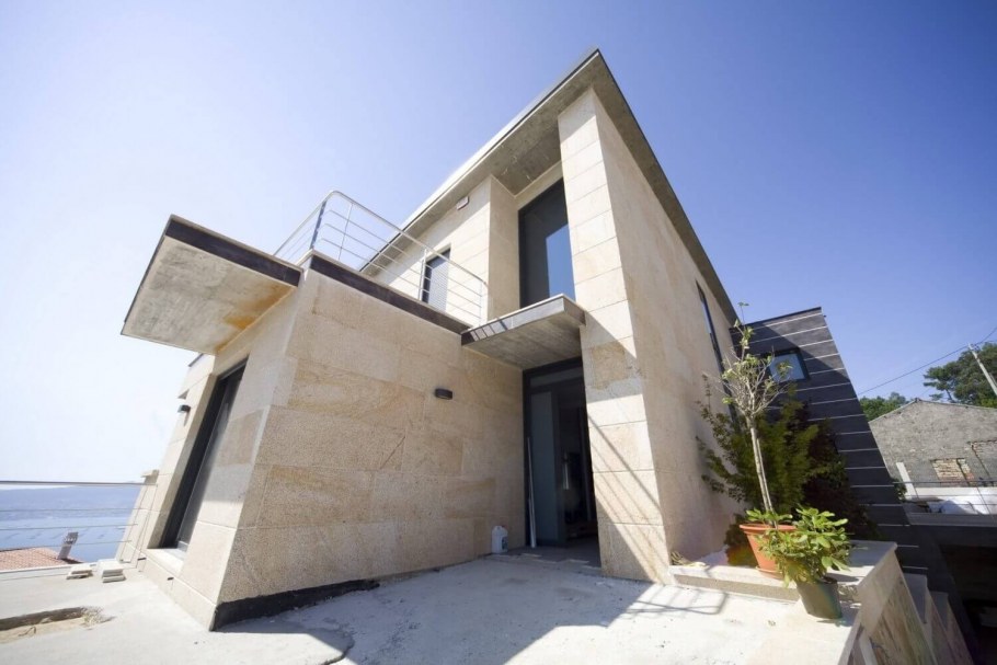 Облицовка фасада травертином Италия