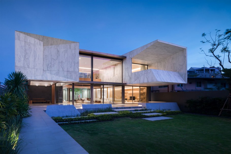 Здания из мрамора