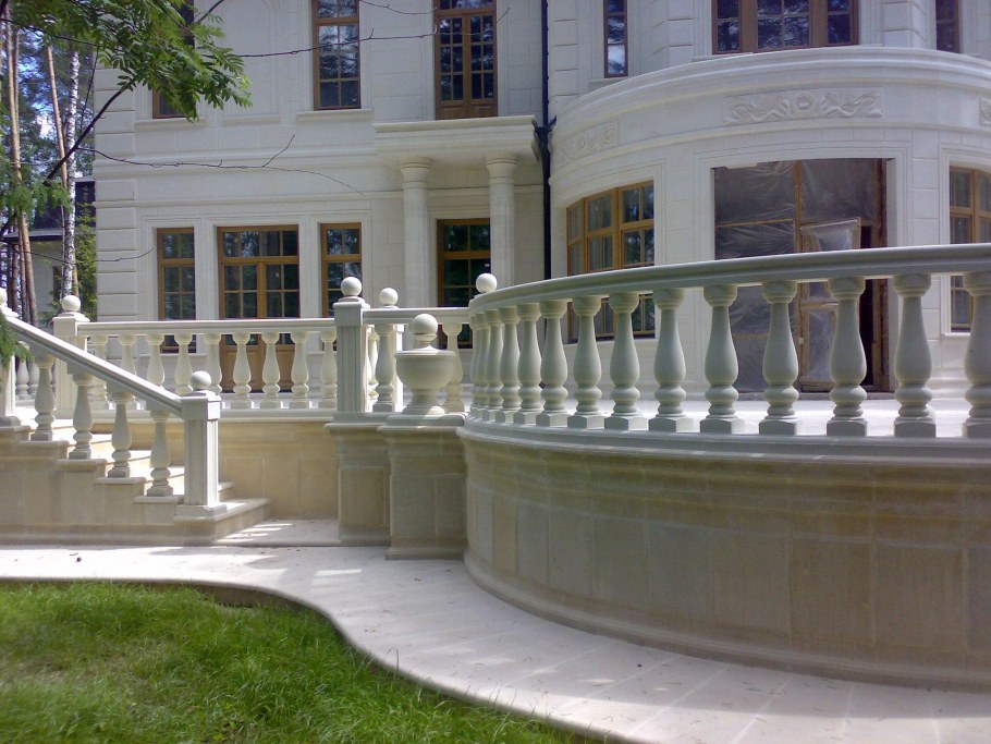 Огромный дом