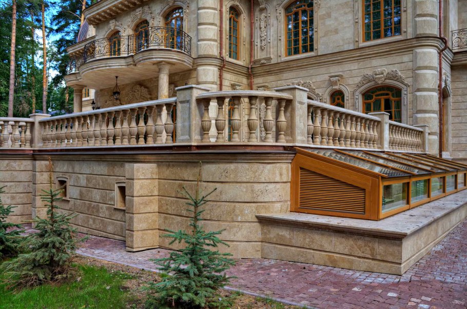 Дом из травертина