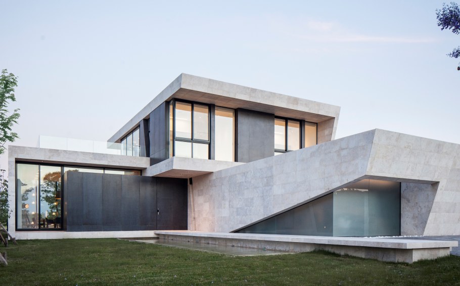 Вилла из мрамора