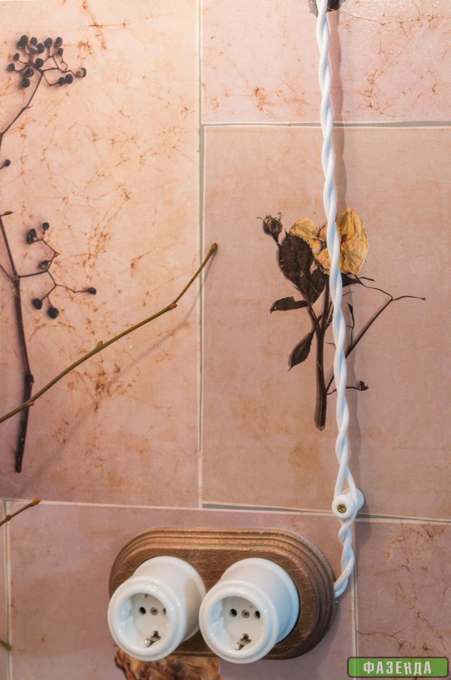 Наружная проводка в интерьере