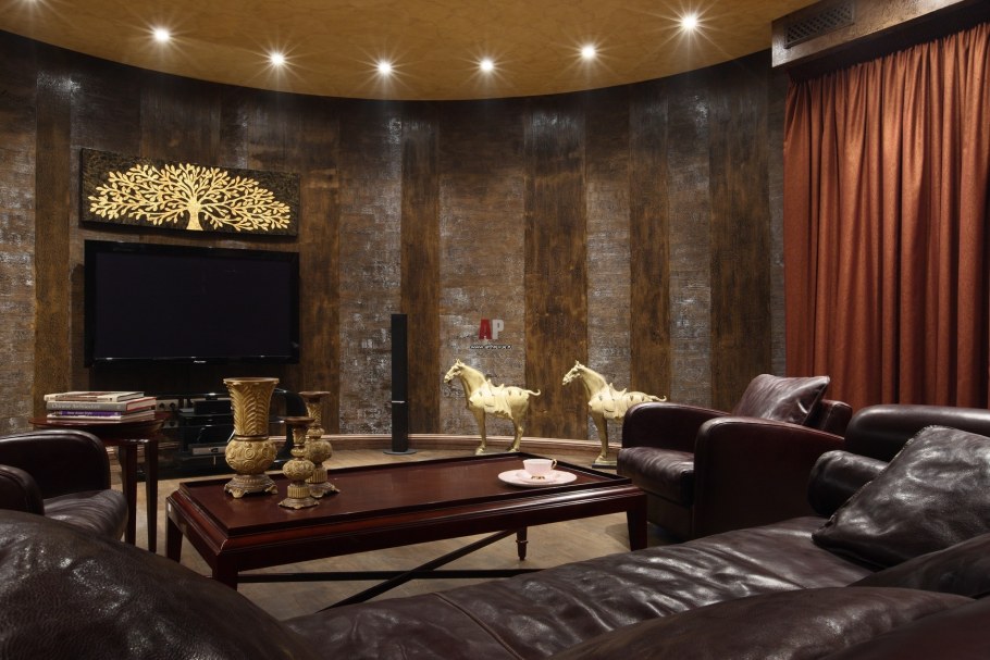 Гостиная в черно золотых тонах