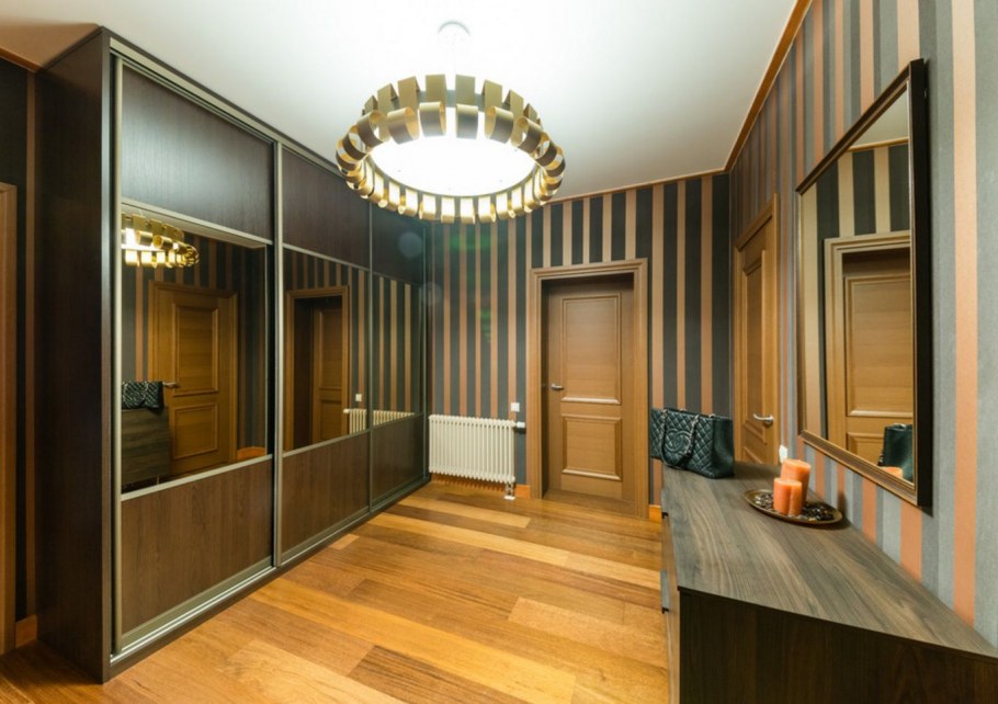 Спальня с большим шкафом