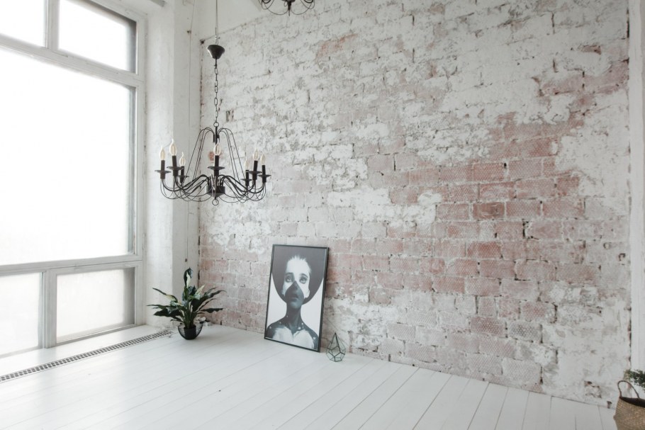 Фотостудия белая кирпичная стена