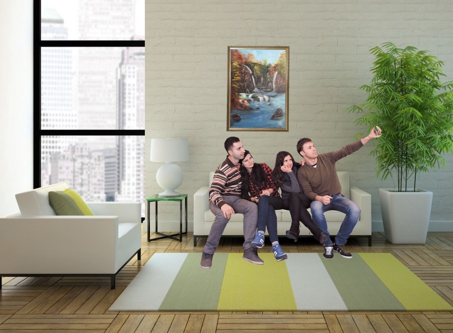 Группа людей в интерьере