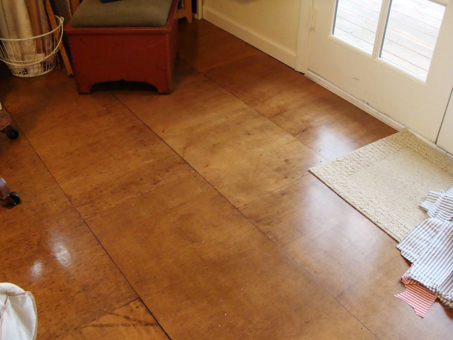 Лакированный пол из фанеры