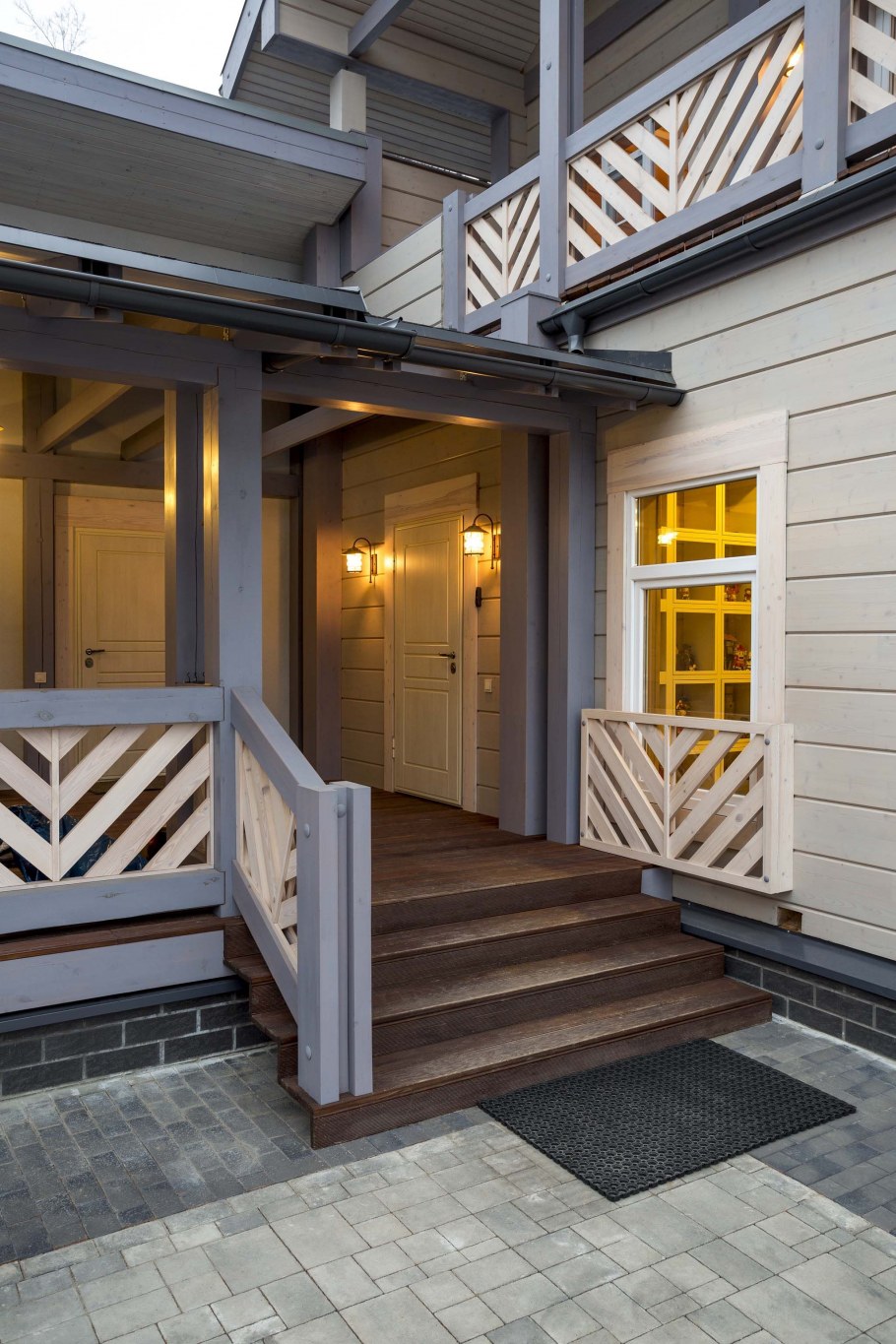 Входная группа в деревянном доме