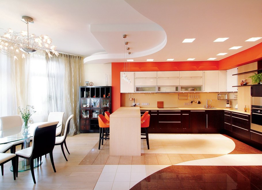 Разноуровневый потолок в кухне-гостиной