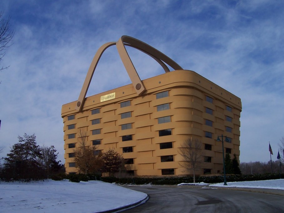 Необычные здания России