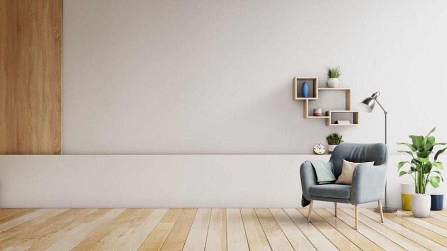 Пустая стена в белом интерьере