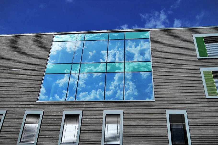 Тонировка фасадов зданий