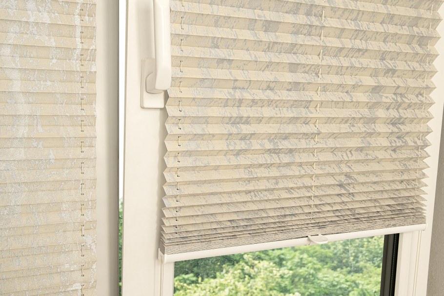 Шифоновые полупрозрачные складки