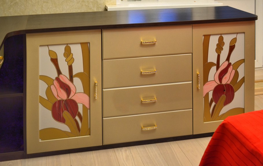 Изделия с фасадами эмаль